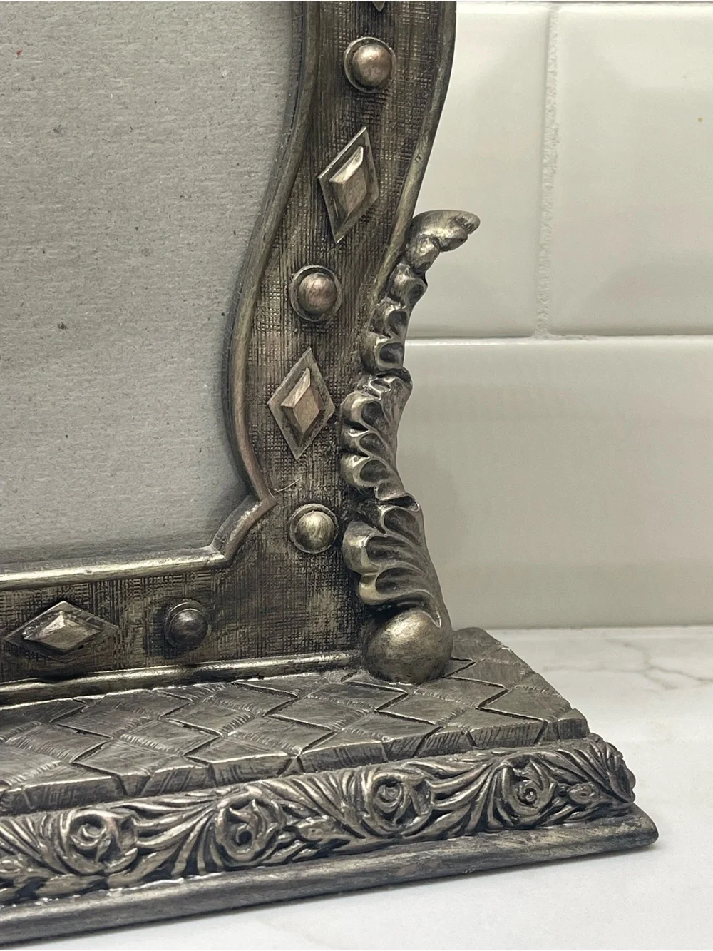 N/A ornate silver
